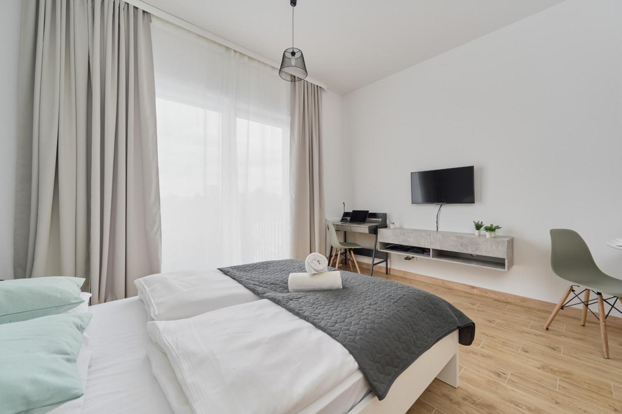 Modern Slonimskiego With Balcony By Renters Breslavia